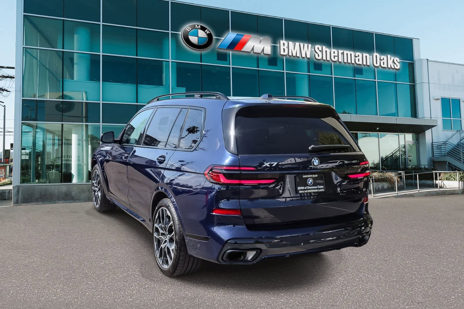 Used 2026 BMW X7 xDrive40i w/ M Sport Package AWD/4WD image 6