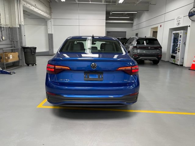 Used 2023 Volkswagen Jetta SE FWD image 3