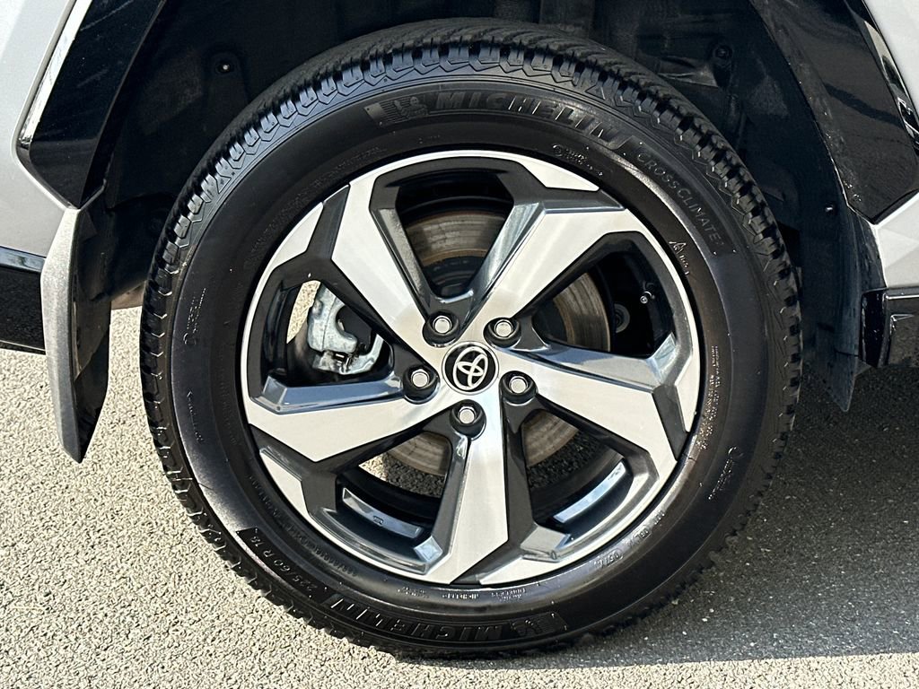 Used 2022 Toyota RAV4 SE w/ Weather & Moonroof Package image 8