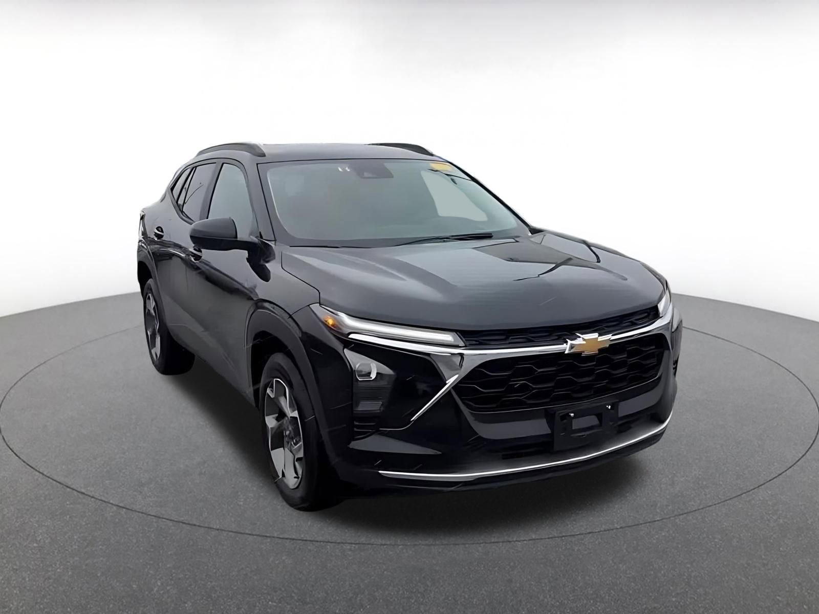 Used 2025 Chevrolet Trax LT w/ LT Convenience Package FWD image 3