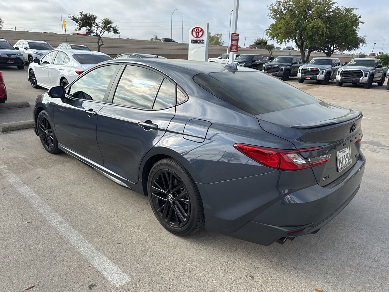 Used 2026 Toyota Camry SE w/ Convenience Package image 6