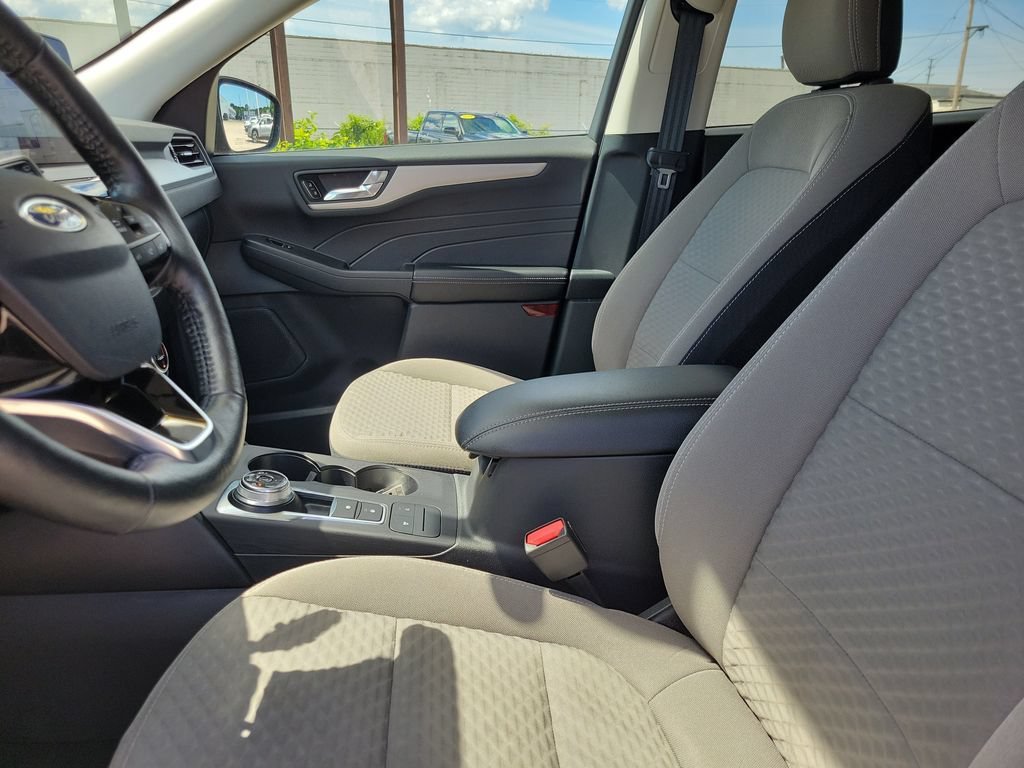 Used 2021 Ford Escape SE w/ Cold Weather Package FWD image 18