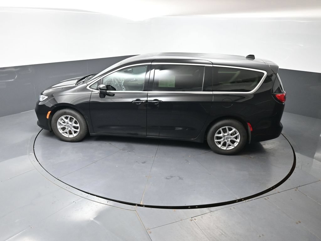 Used 2024 Chrysler Pacifica Touring-L FWD image 53
