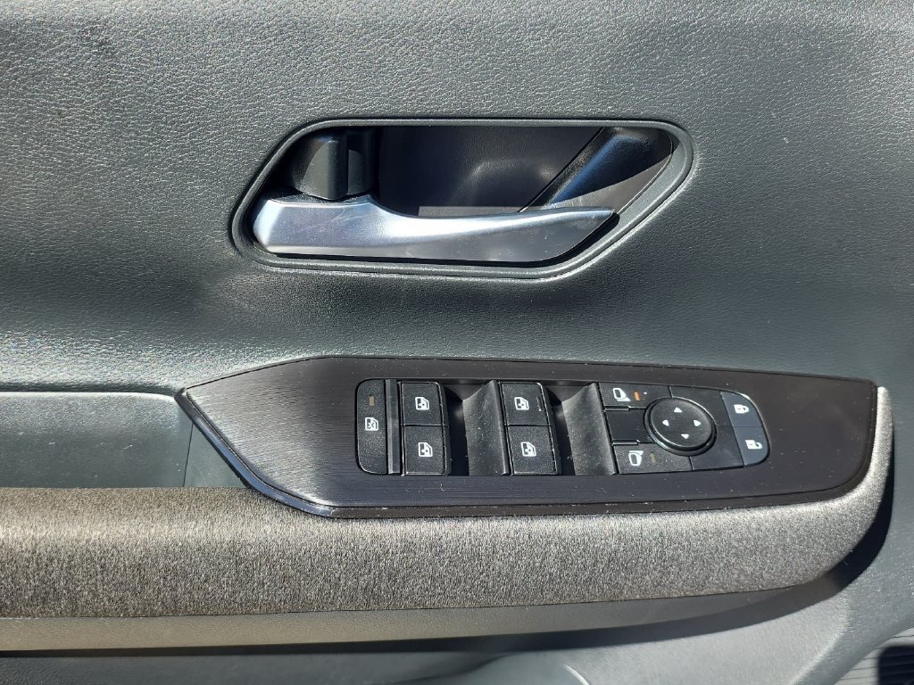 Used 2025 Nissan Kicks SV FWD image 28