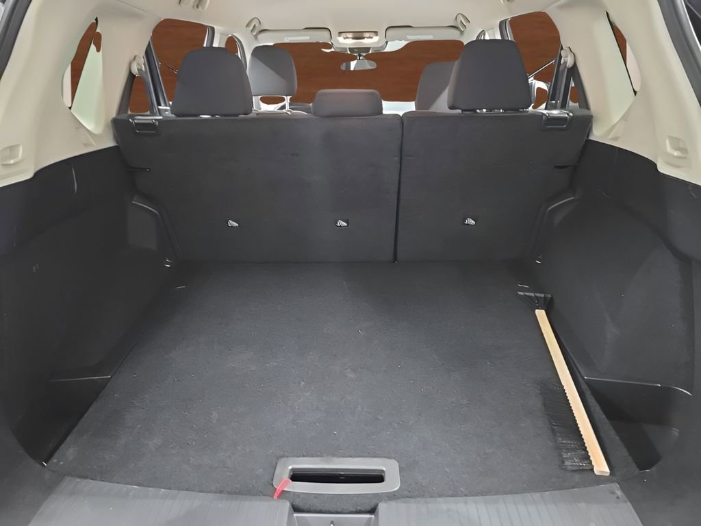 Used 2025 Nissan Rogue SV FWD image 16