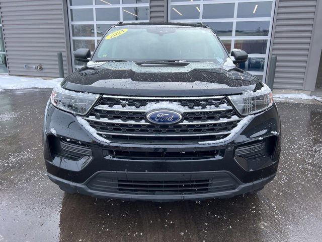 Used 2024 Ford Explorer XLT image 2