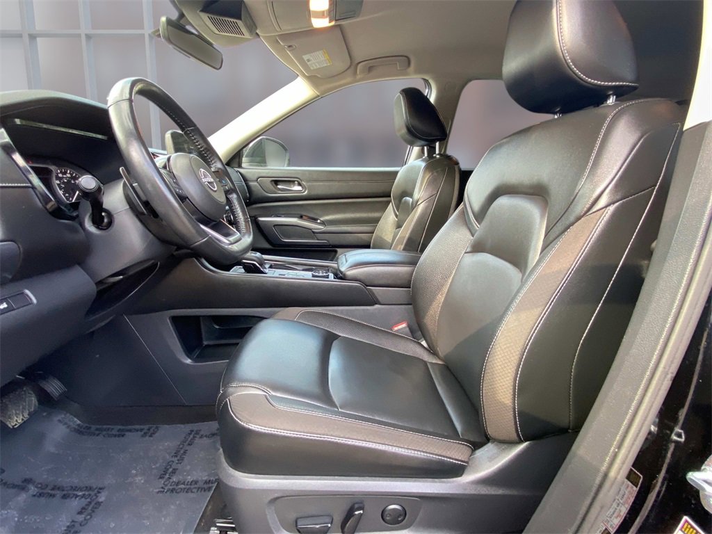 Used 2023 Nissan Pathfinder SL w/ Black Appearance Package image 22
