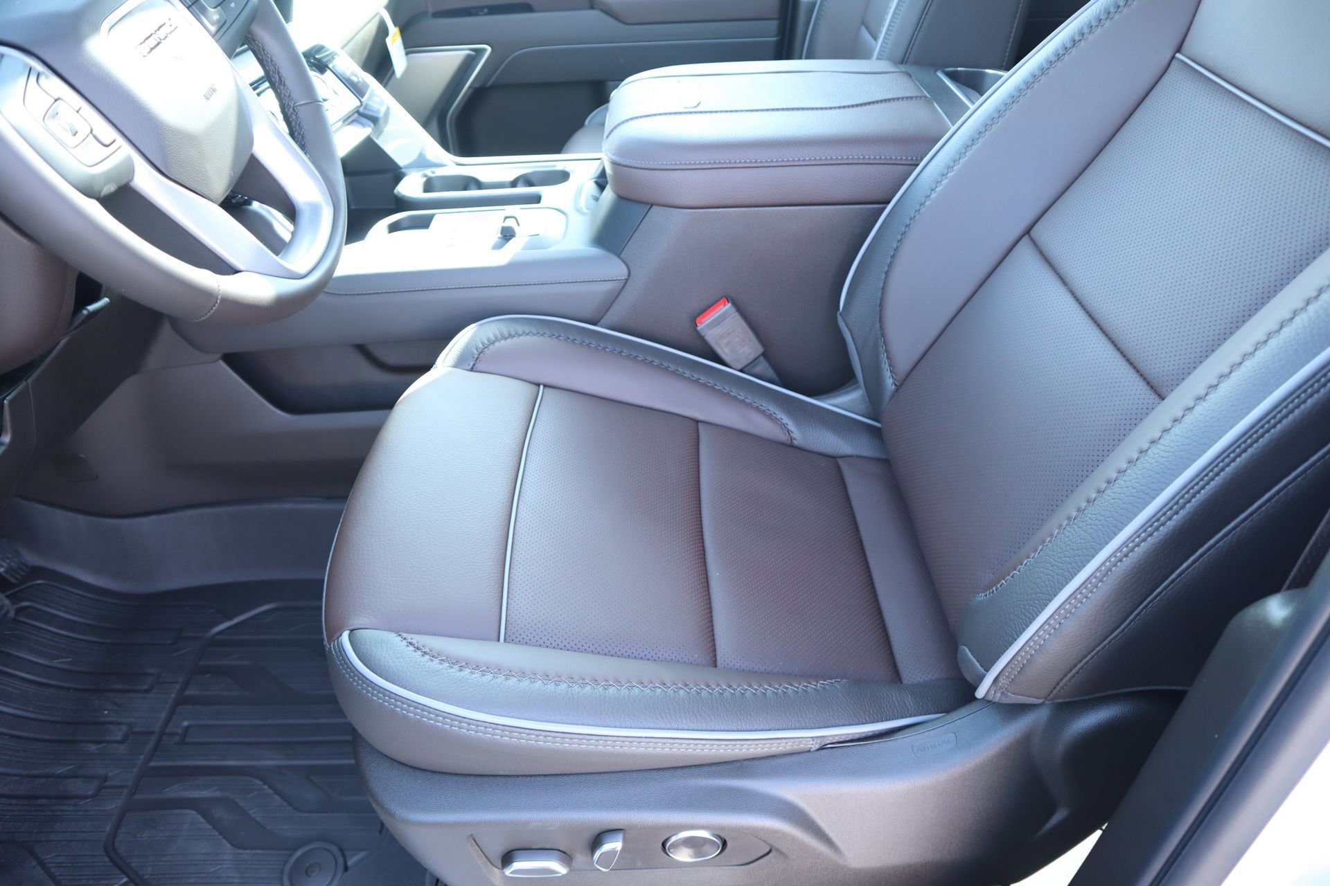 New 2026 GMC Sierra 2500 Denali w/ Denali Reserve Package image 16