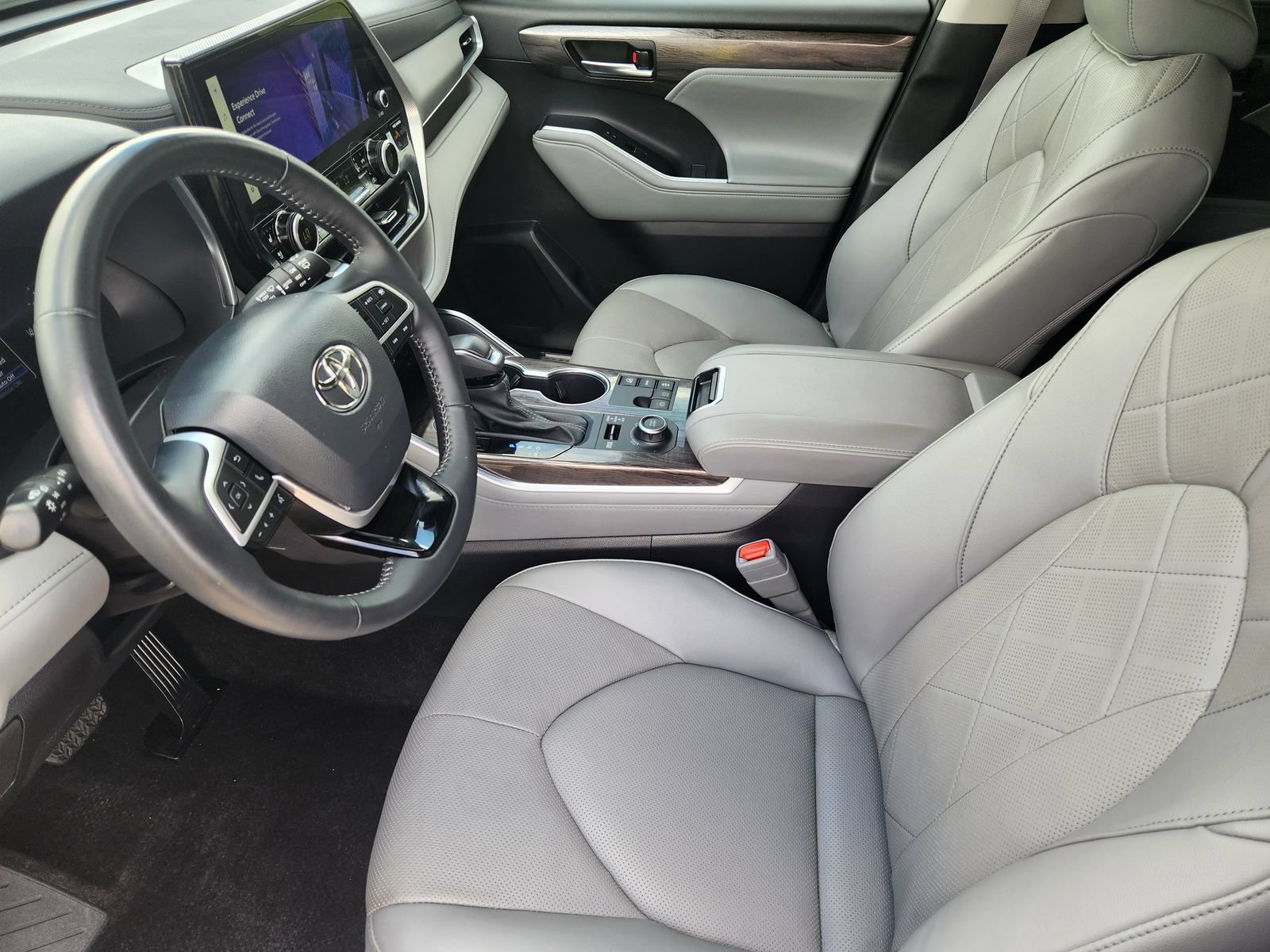 Used 2025 Toyota Highlander Platinum AWD/4WD image 16