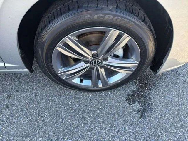 Used 2024 Volkswagen Jetta SE image 29