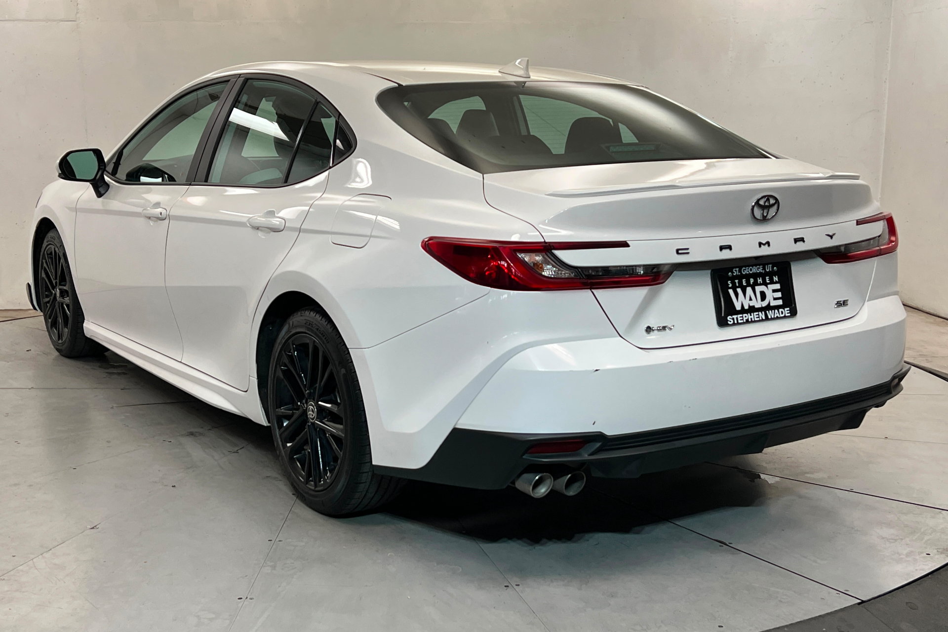 Used 2025 Toyota Camry SE FWD image 3