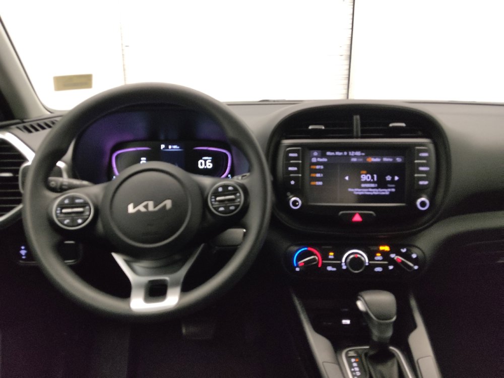 Used 2023 Kia Soul LX image 22
