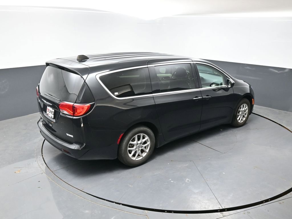 Used 2023 Chrysler Voyager LX FWD image 39