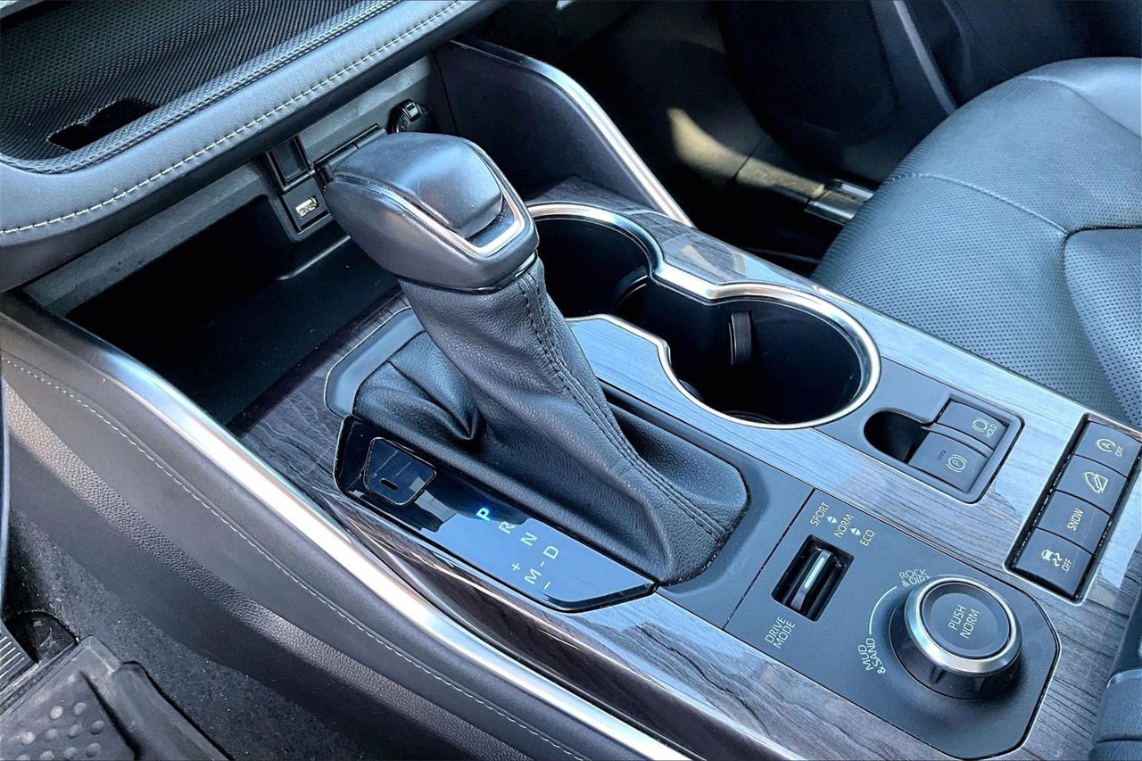 Used 2021 Toyota Highlander Platinum image 31