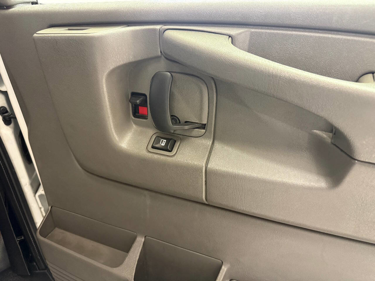 Used 2014 Chevrolet Express 3500 Extended RWD image 76