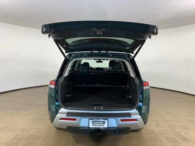 Used 2025 Nissan Pathfinder Platinum w/ Lighting Package (N93) AWD/4WD image 12
