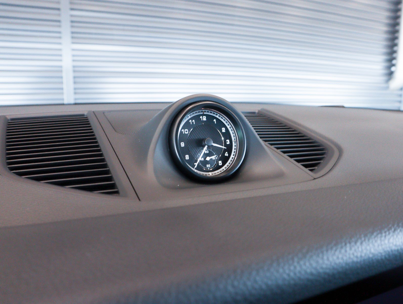 Used 2025 Porsche Macan image 23