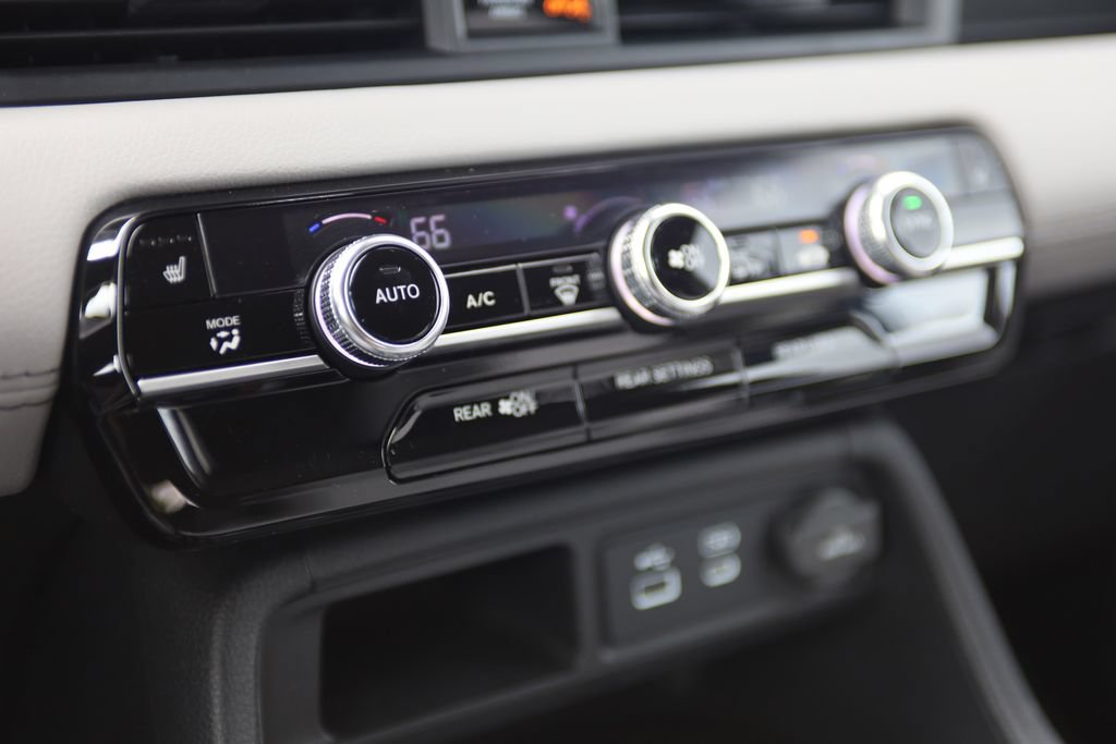 Used 2025 Honda Pilot EX-L image 25