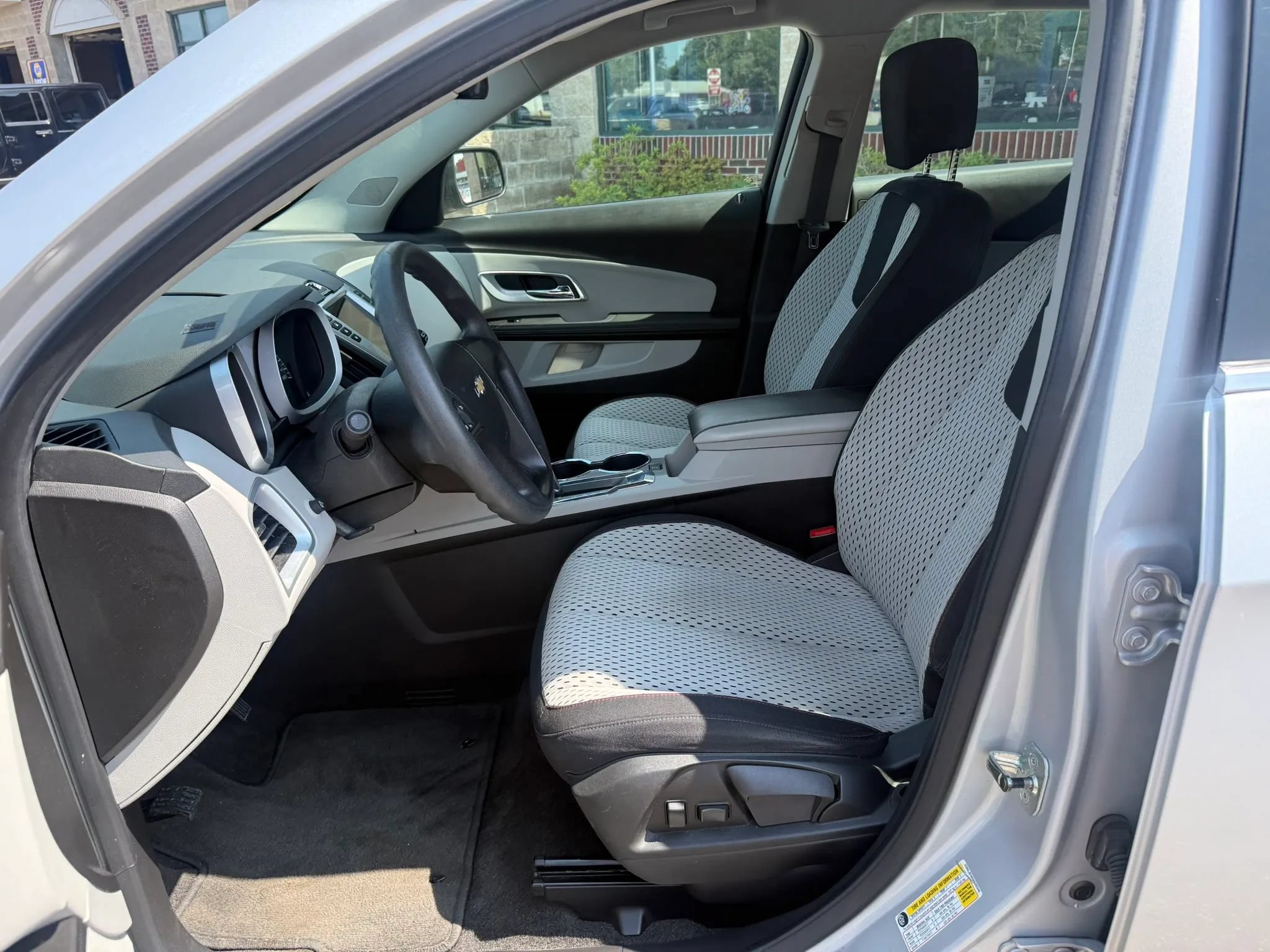 Used 2010 Chevrolet Equinox LS FWD image 14