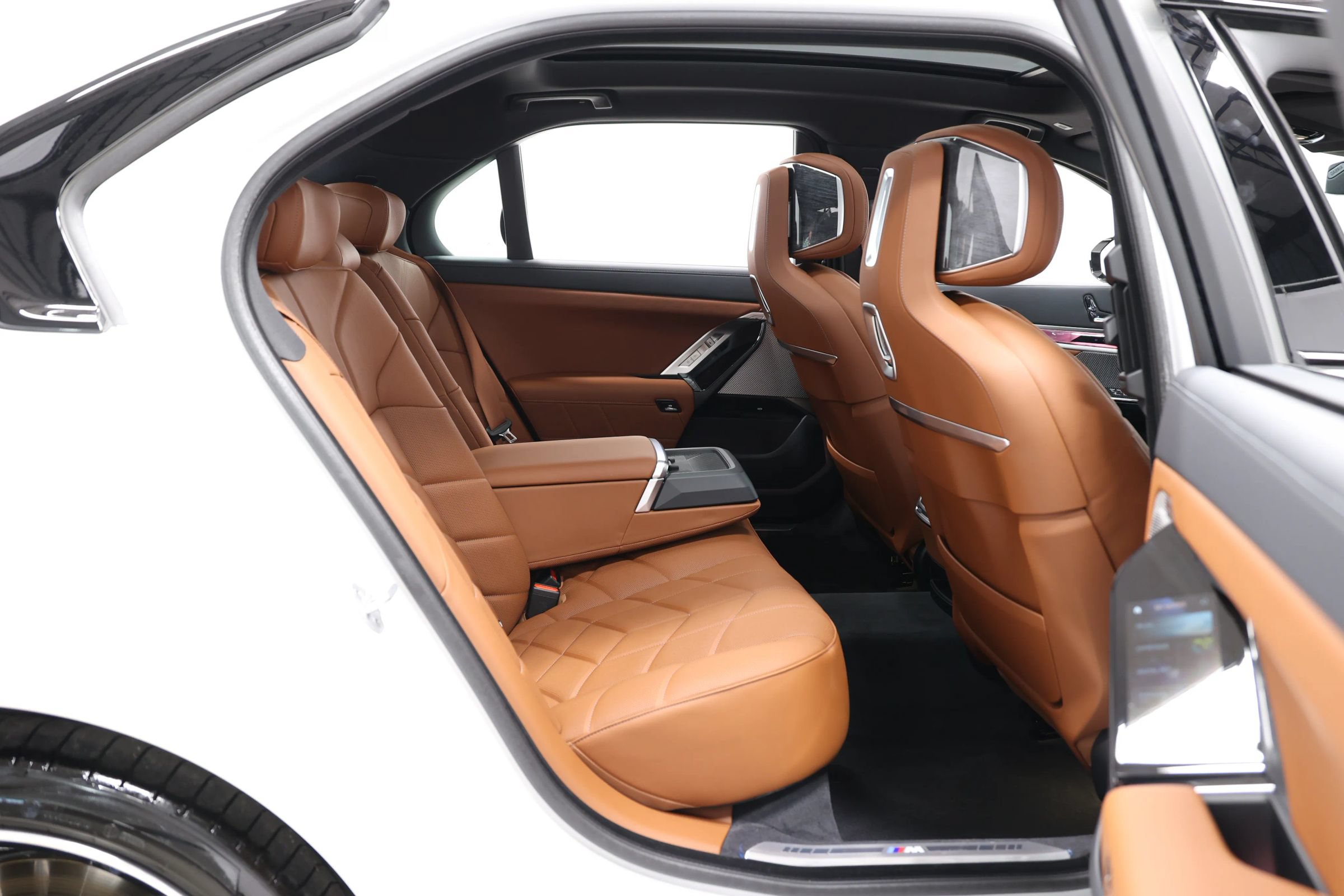 Used 2025 BMW 740i xDrive w/ Executive Package AWD/4WD image 82