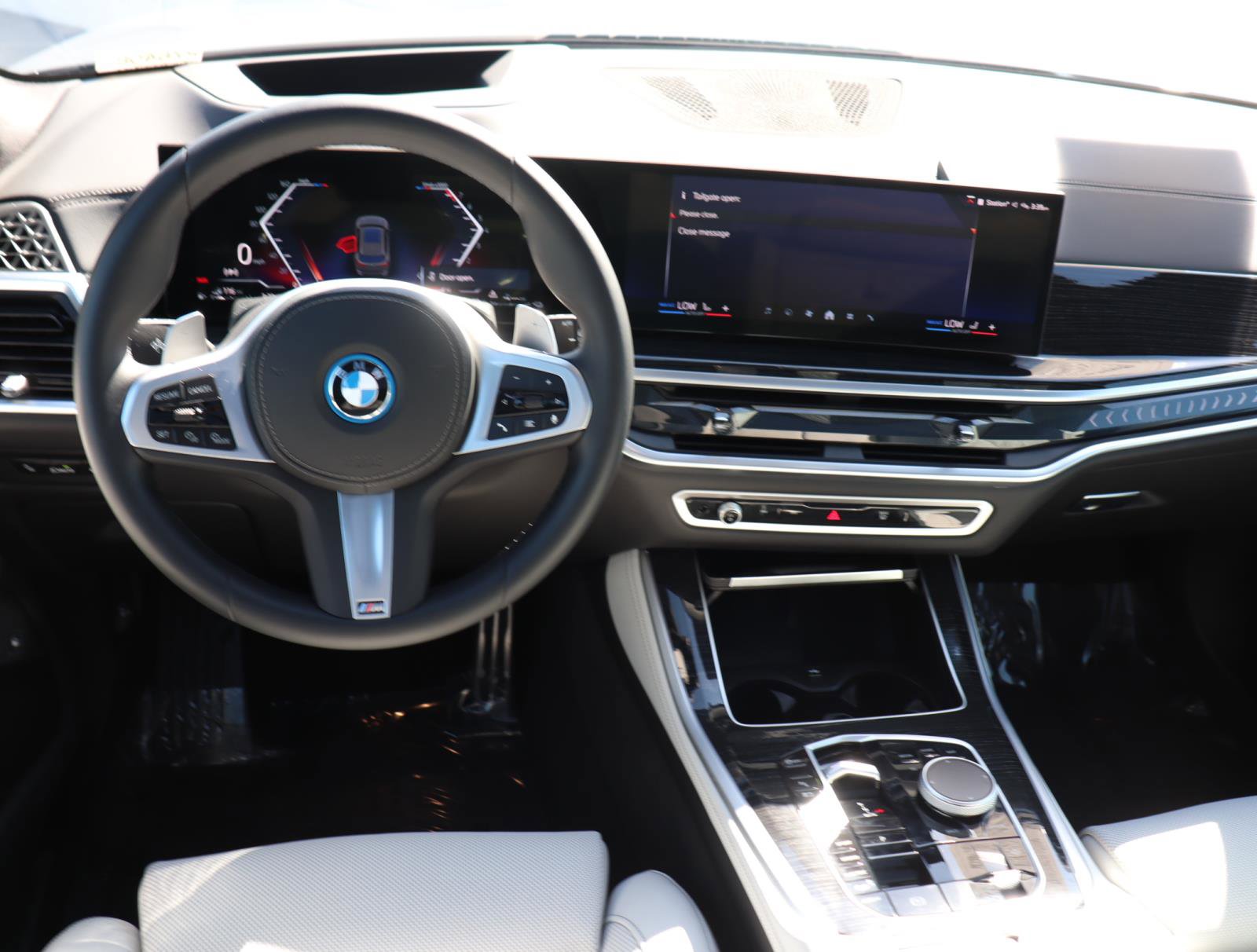 Used 2025 BMW X5 xDrive50e w/ M Sport Package image 10