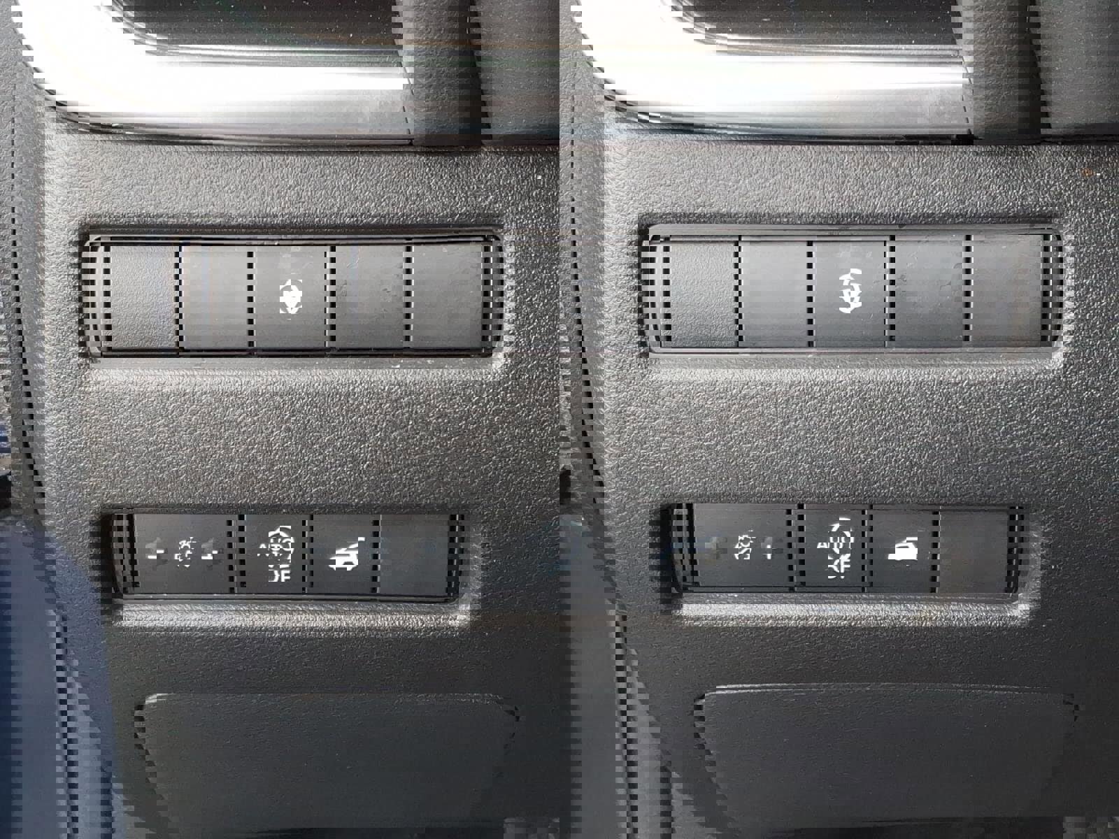 Used 2024 Nissan Rogue SV image 16