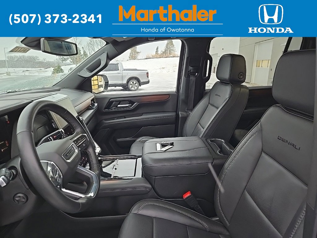 Used 2025 GMC Yukon XL Denali image 9