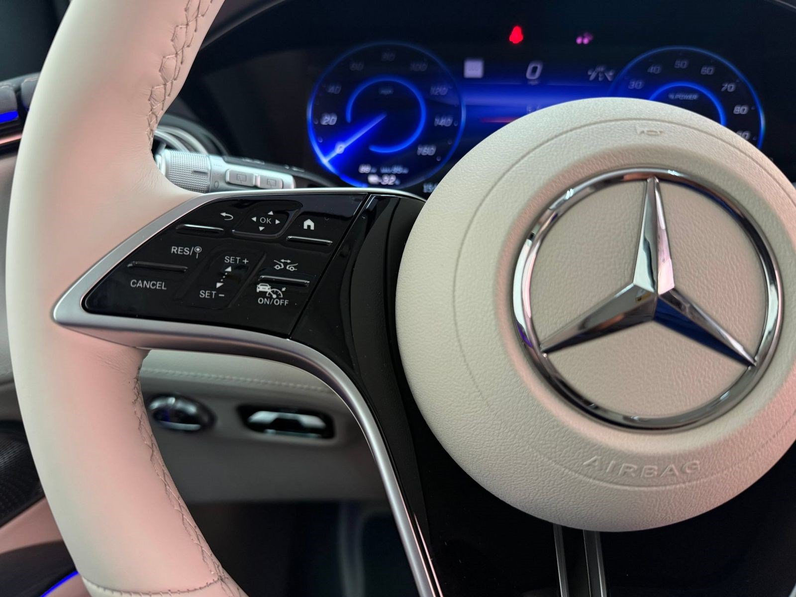 New 2027 Mercedes-Benz EQS 400 4MATIC SUV image 13