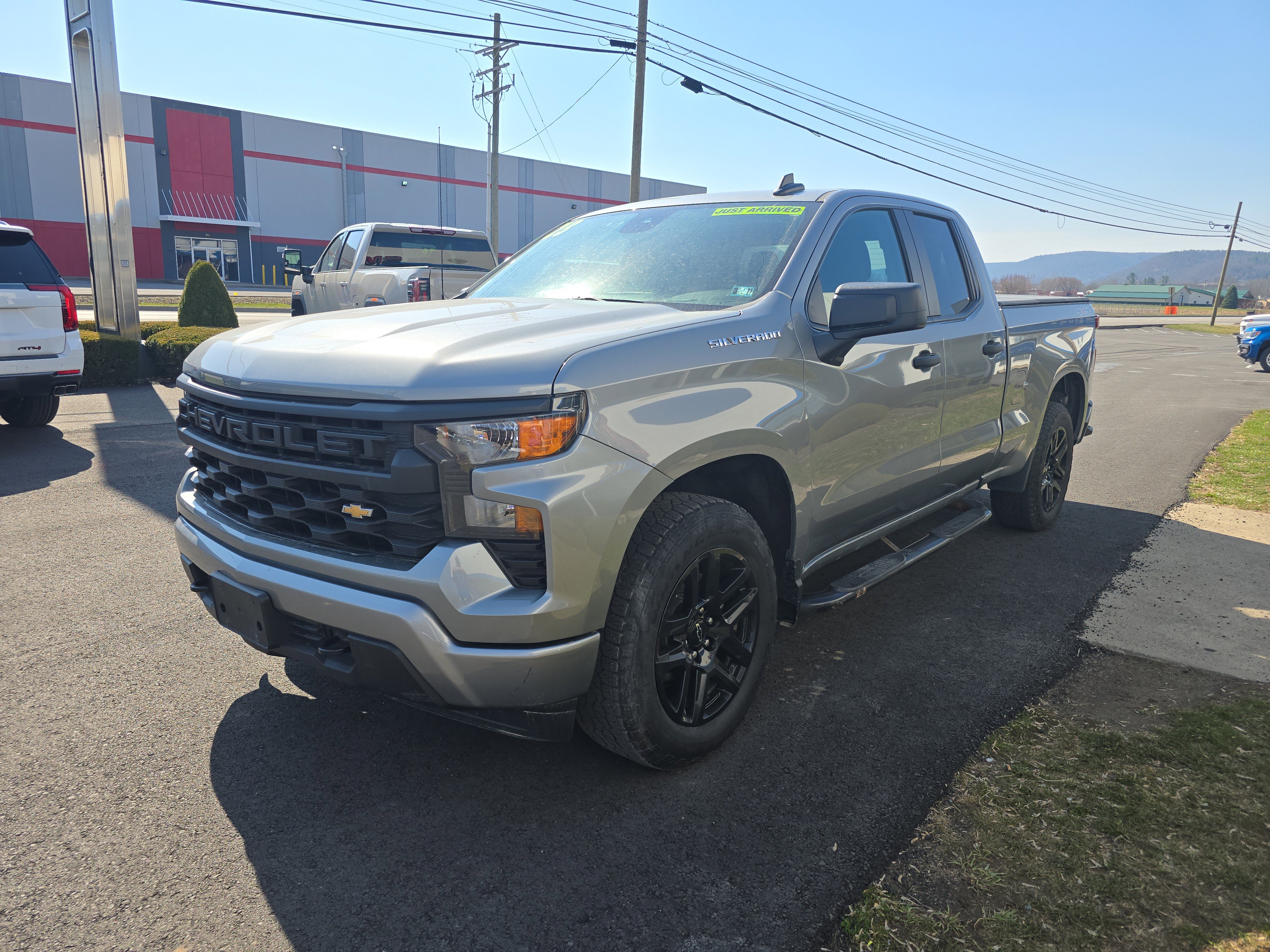 Used 2023 Chevrolet Silverado 1500 Custom image 8