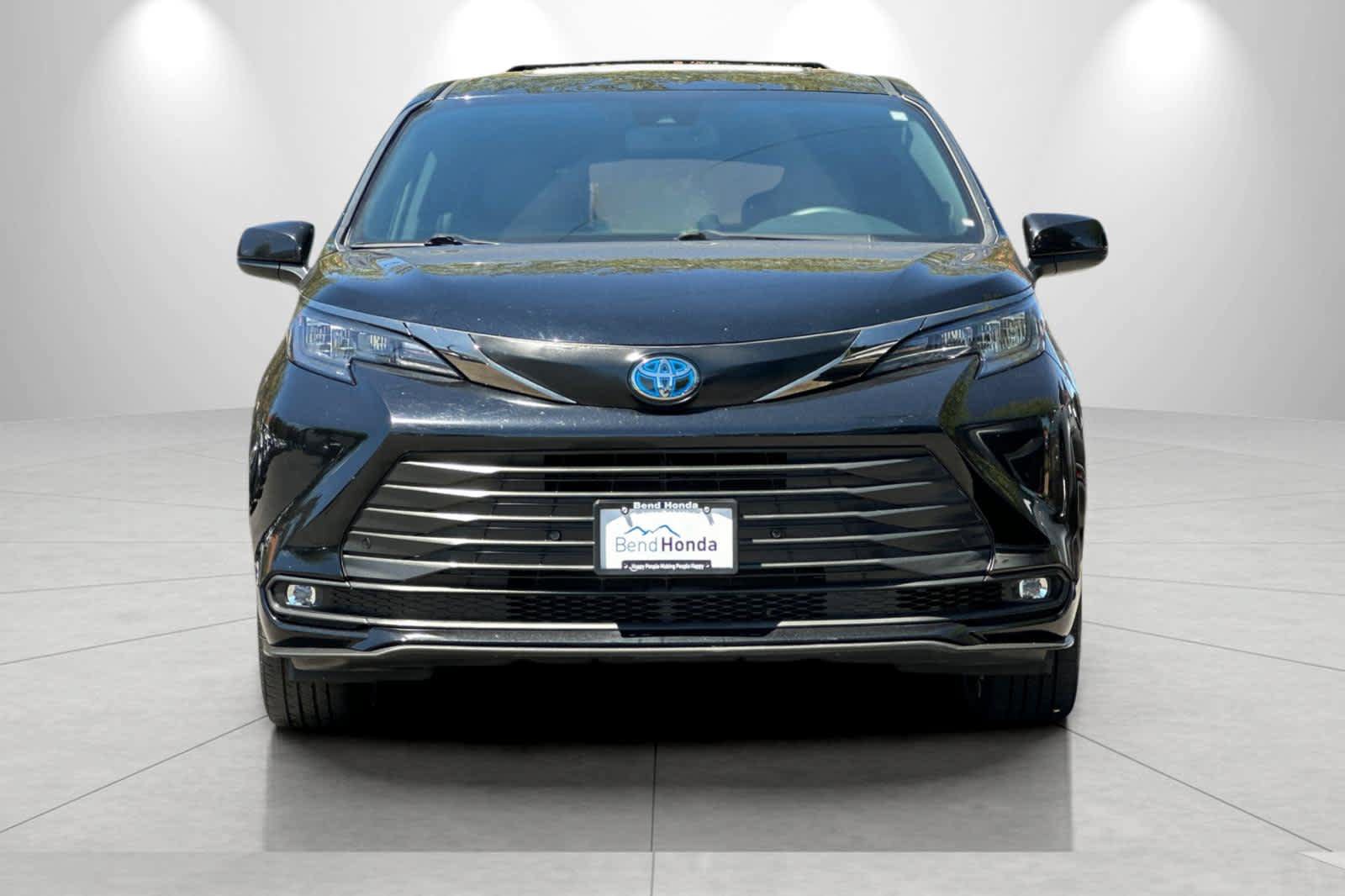 Used 2022 Toyota Sienna XLE Woodland Edition AWD/4WD image 10