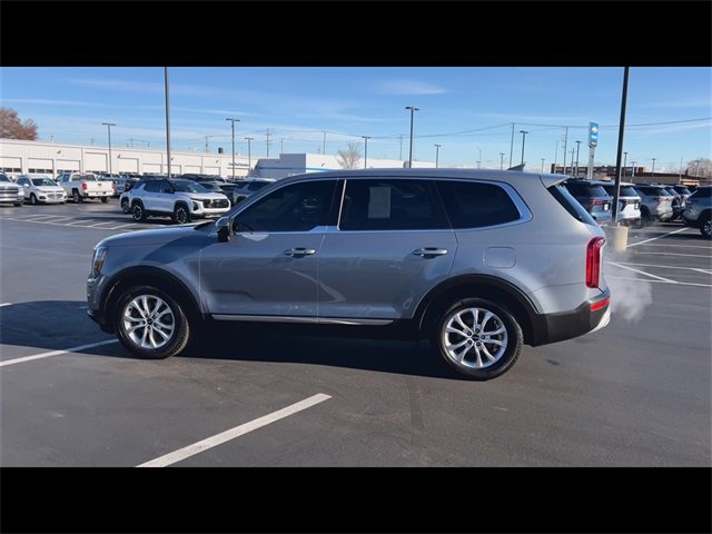 Used 2022 Kia Telluride LX image 5
