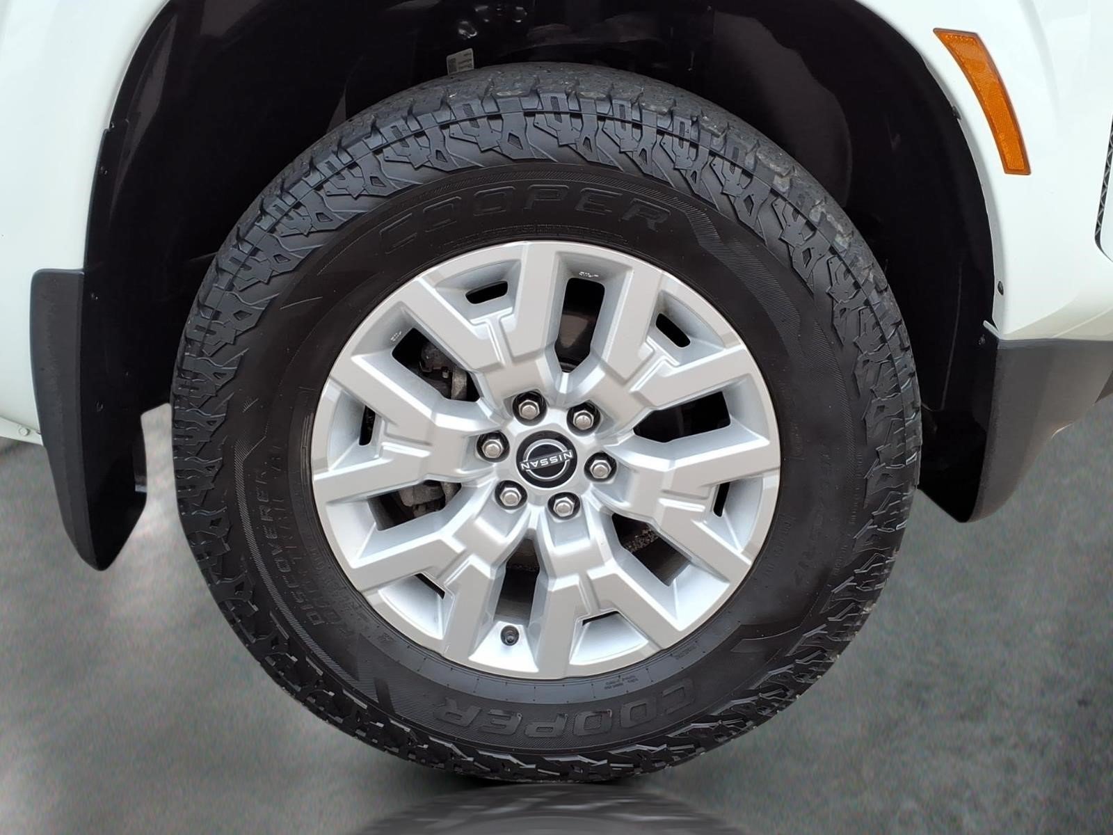 Used 2023 Nissan Frontier SV w/ Technology Package AWD/4WD image 12