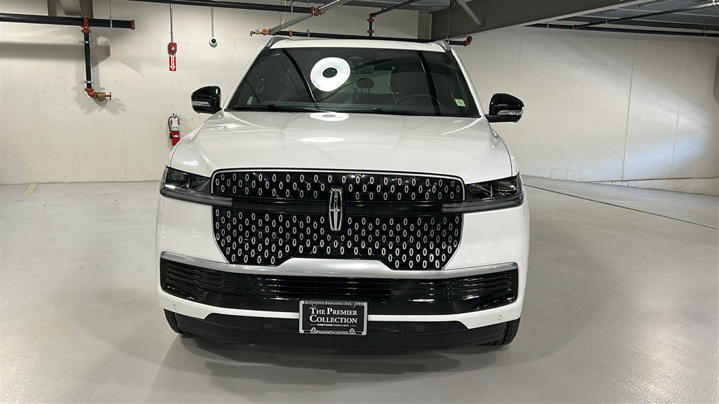 Used 2026 Lincoln Navigator L Reserve AWD/4WD image 2