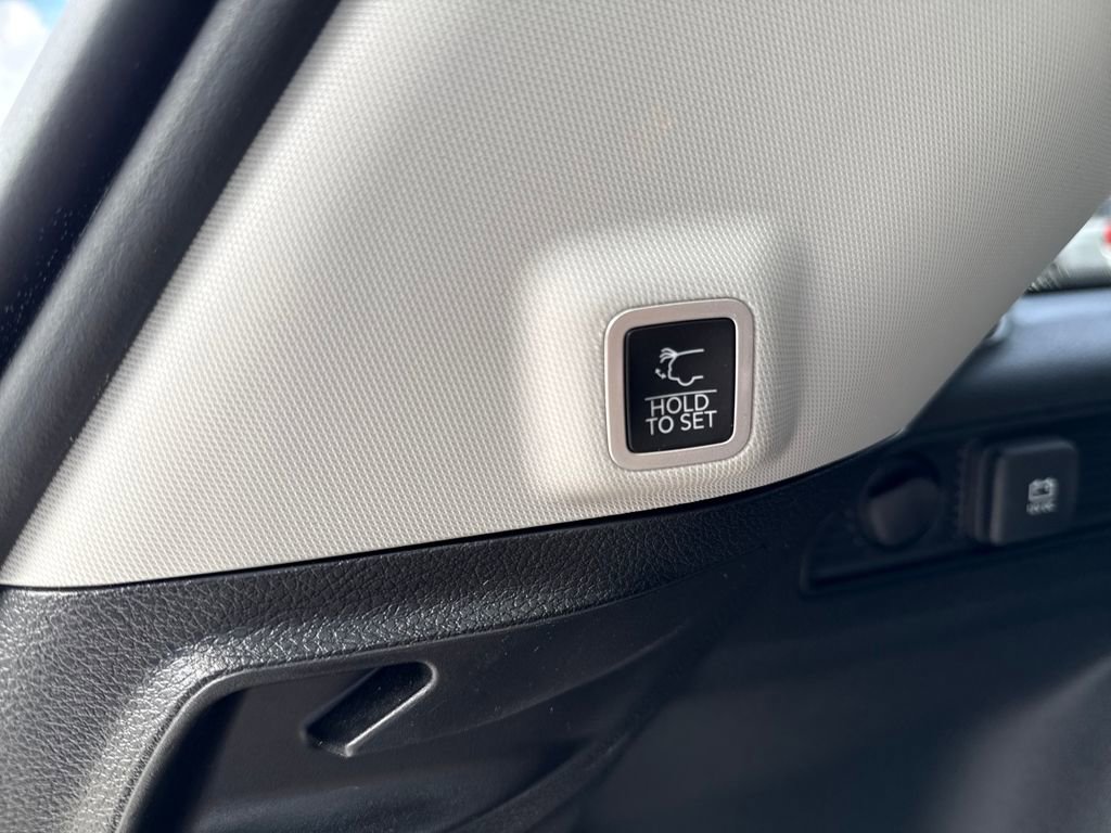 Used 2022 Jeep Grand Cherokee Laredo w/ Luxury Tech Group I image 26