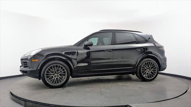 Used 2023 Porsche Cayenne Platinum Edition AWD/4WD image 3