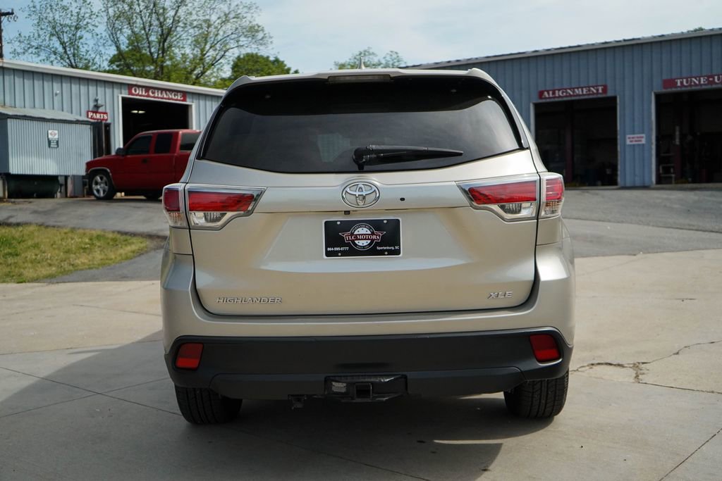 Used 2015 Toyota Highlander XLE image 13