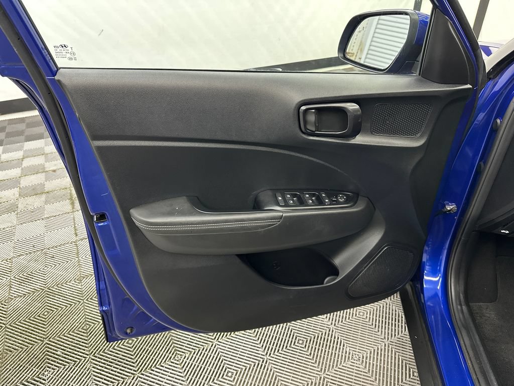 Used 2023 Hyundai Venue Limited w/ Cargo Package FWD image 10