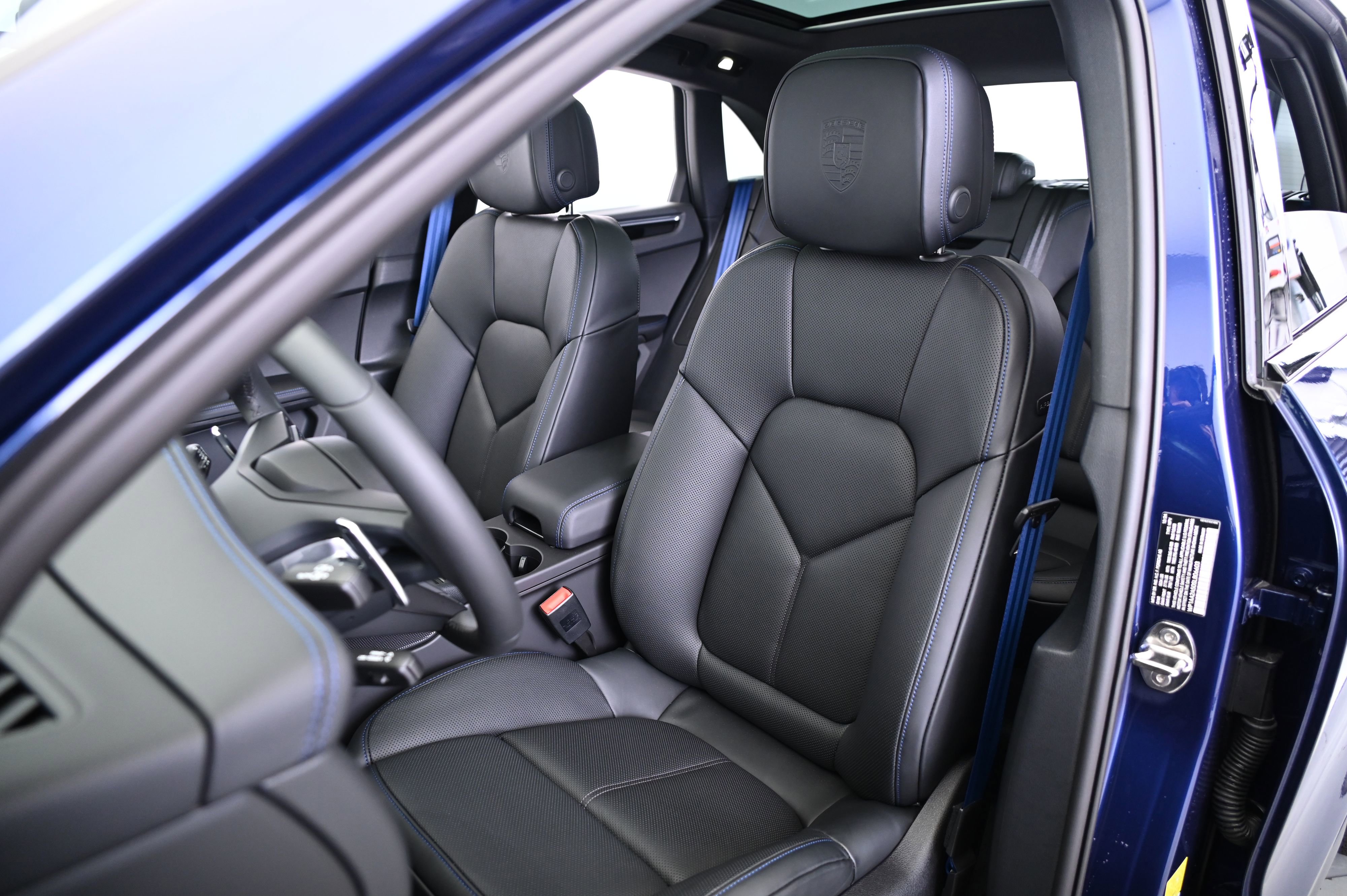 Certified 2025 Porsche Macan image 37