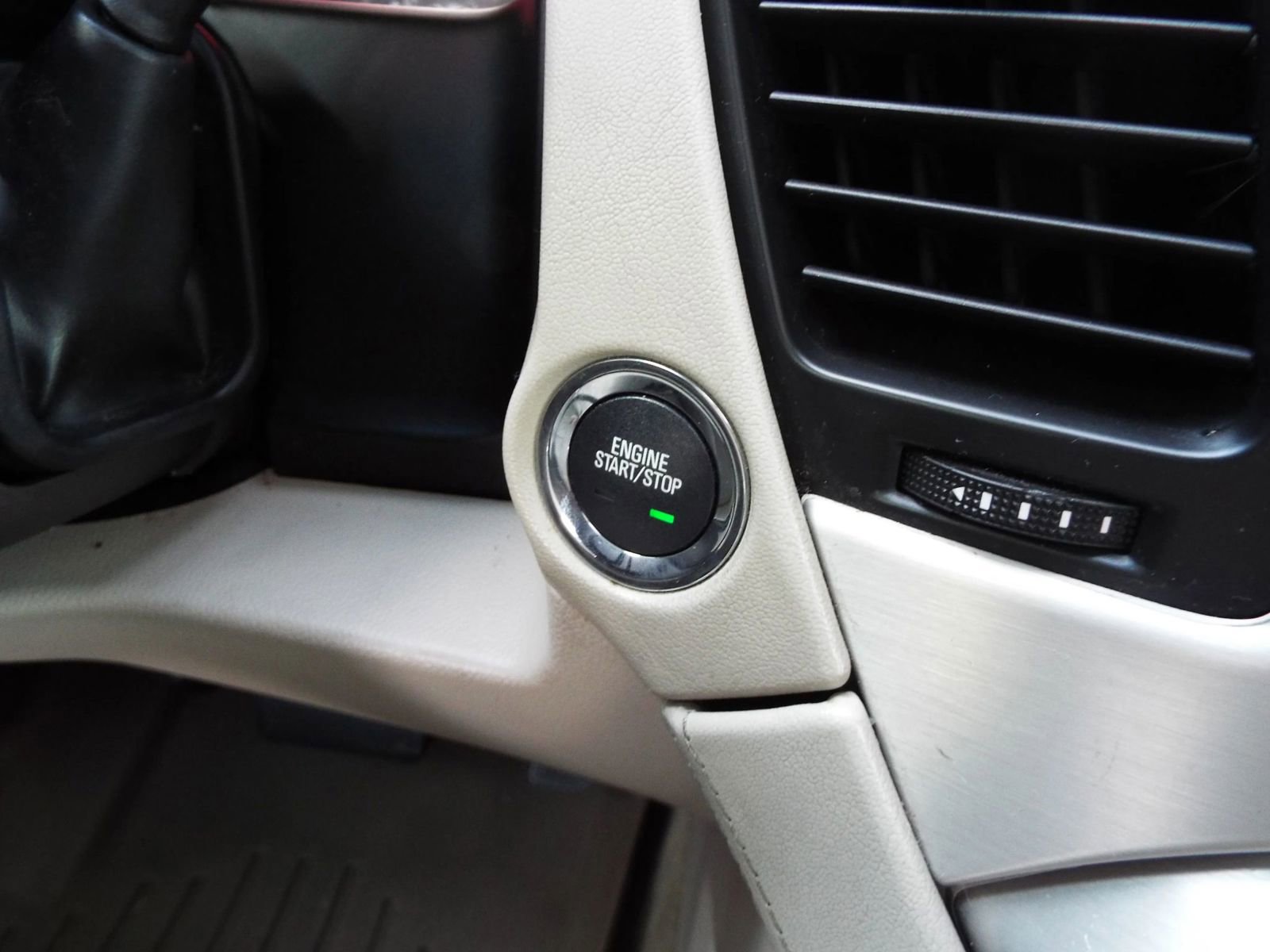 Used 2015 GMC Yukon XL Denali w/ Touring Package RWD image 30