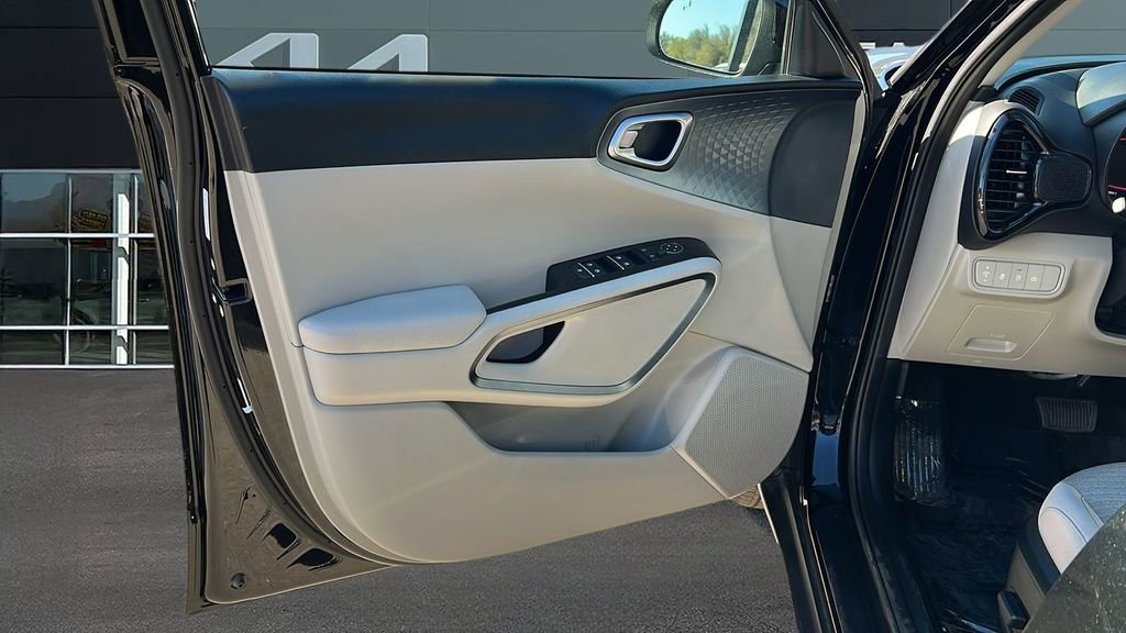Certified 2025 Kia Soul EX image 8