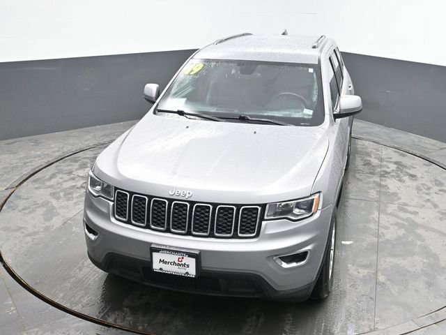 Used 2019 Jeep Grand Cherokee Laredo AWD/4WD image 27