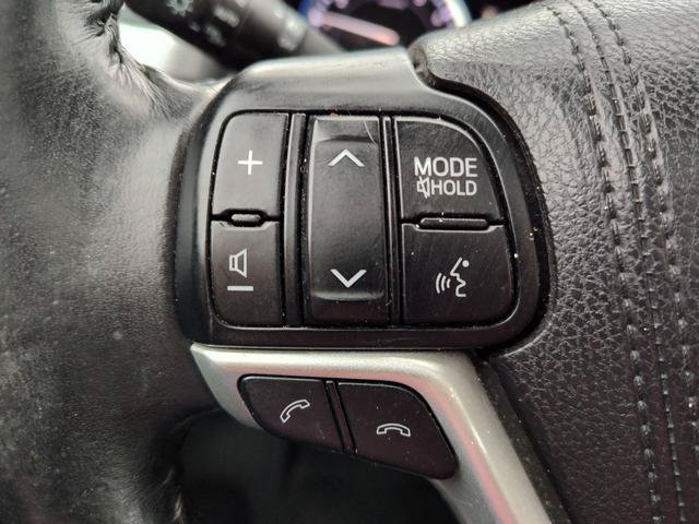 Used 2017 Toyota Highlander XLE AWD/4WD image 22