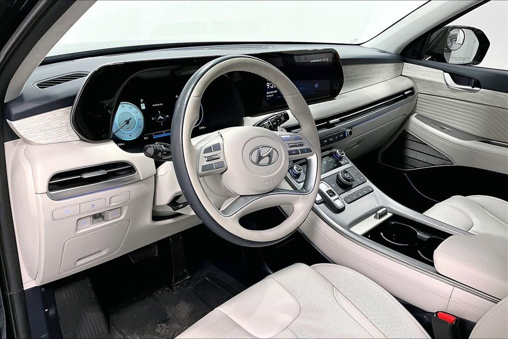 Used 2025 Hyundai Palisade Calligraphy image 16