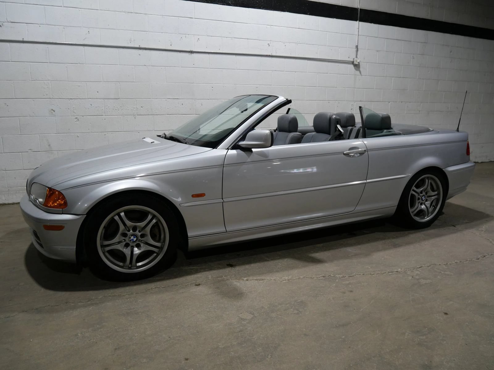 Used 2001 BMW 330Ci Convertible RWD image 7
