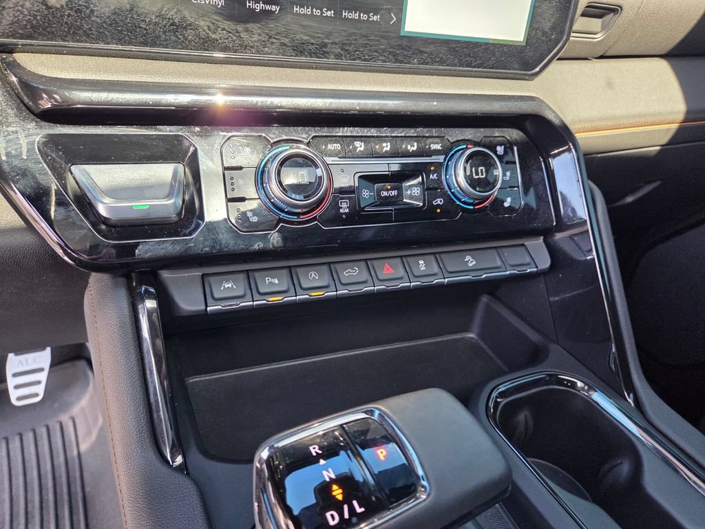 Used 2025 GMC Sierra 1500 AT4 w/ AT4 Premium Package AWD/4WD image 28