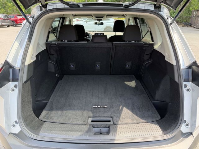 Used 2023 Nissan Rogue SV AWD/4WD image 14