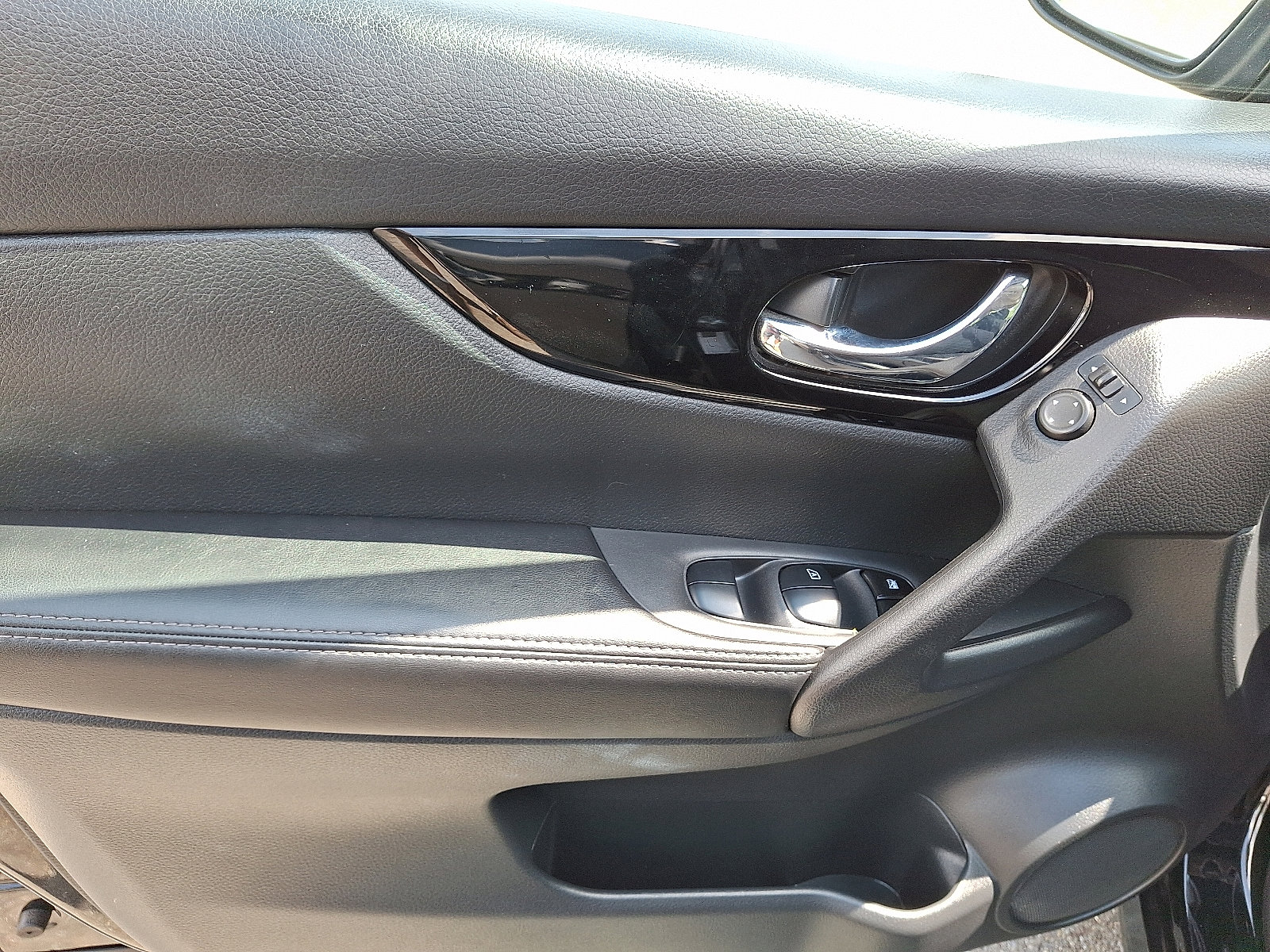 Used 2019 Nissan Rogue Sport SV w/ Technology Package image 12