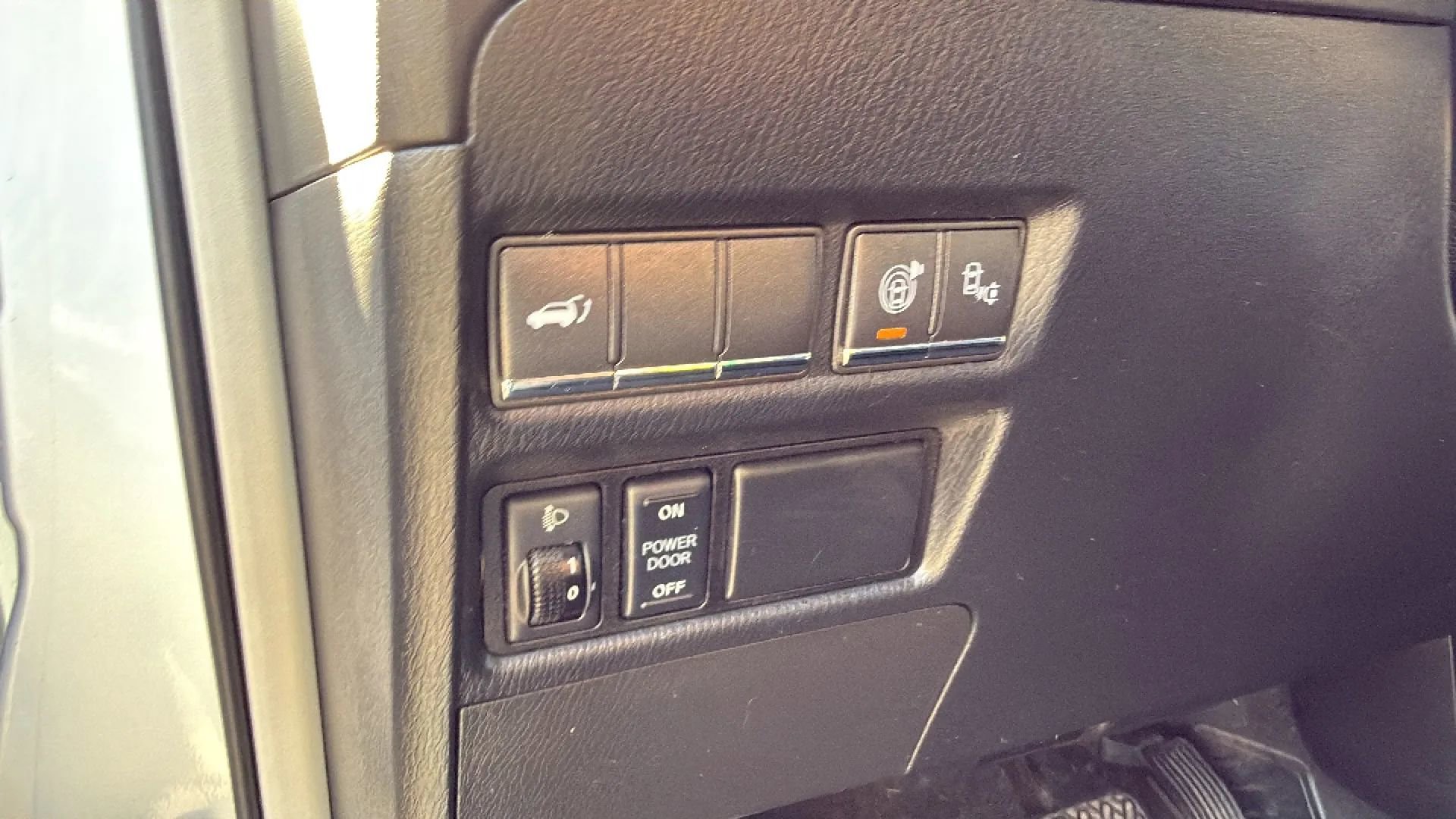 Used 2015 INFINITI QX80 4WD w/ Driver's Assistance Package image 25