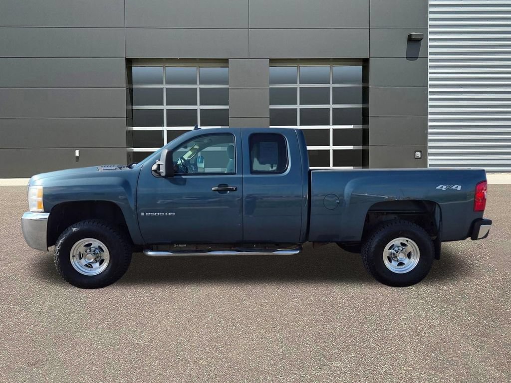 Used 2009 Chevrolet Silverado 2500 LT w/ Interior Plus Package AWD/4WD image 9