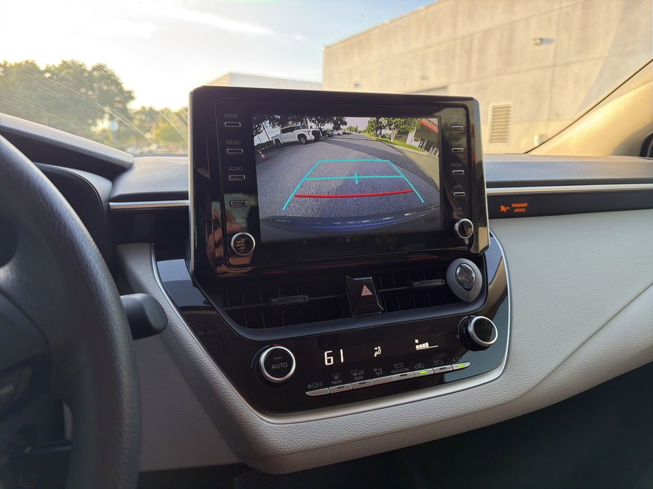 Used 2020 Toyota Corolla LE FWD image 11